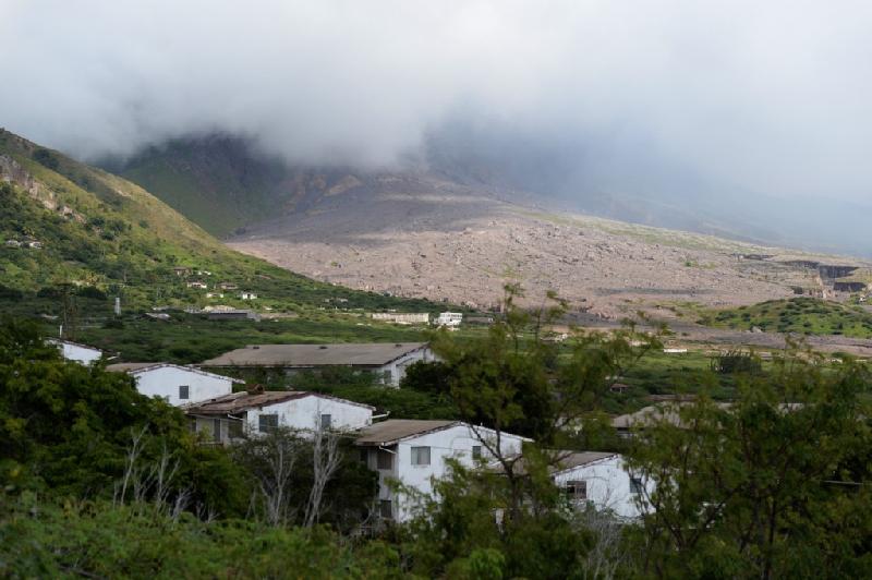 Plymouth, West Indies: Plymouth là thủ phủ của Montserrat và là cảng biển duy nhất ở đây. Năm 1997, núi lửa phun trào phá hủy phần lớn thành phố và thực vật điển hình của hòn đảo. Nơi này bị bỏ hoang trong khoảng 1995-1996, khi có cảnh báo về núi lửa. Ảnh: Theirishtimes.