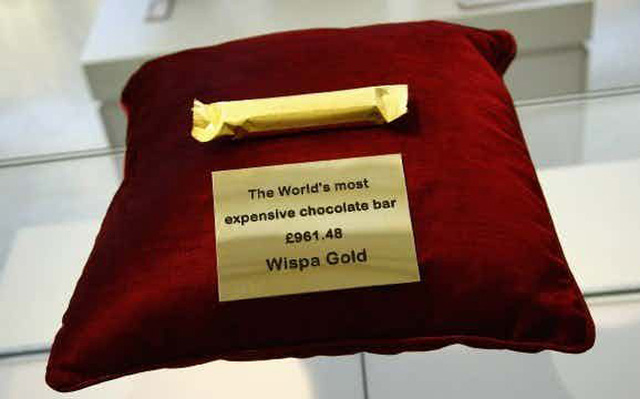 Sau khi ngừng sản xuất vào năm 2003, loại kẹo Wispa đình đám một thời đã được công ty Cadbury tái hiện lại bằng một phiên bản làm bằng vàng đặc biệt. Toàn bộ thanh kẹo sẽ được phủ nhiều lớp vàng mỏng và dĩ nhiên, nó trở thành thanh kẹo chocolate đắt nhất thế giới khi có giá lên tới 40 triệu đồng/ thanh.