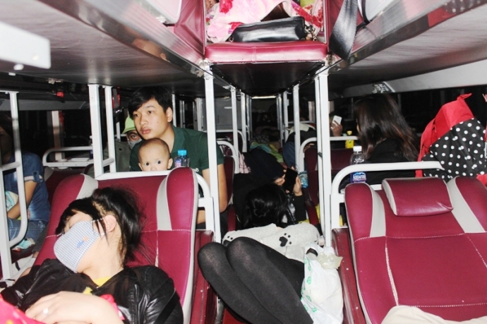 Hàng chục xe chở khách quá tải bị CSGT Thanh Hoá xử lý