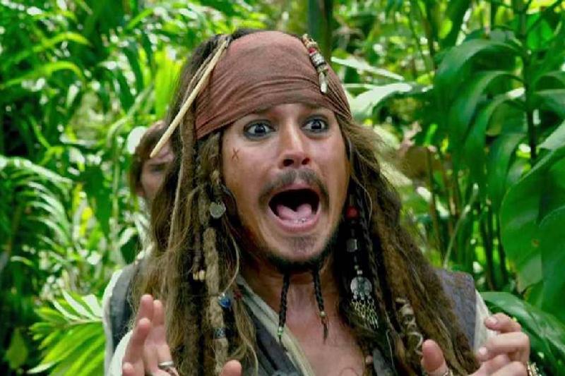  1. Pirates of the Caribbean: Dead Man’s Chest (2006) - 267 triệu USD: Sau khi tập phim mở màn The Curse of the Black Pearl phá vỡ lời nguyền dành cho dòng phim cướp biển vào năm 2003, hãng Disney quyết định chi bạo cho phần hai Dead Man’s Chest - Chiếc rương tử thần. Đó là canh bạc thắng lợi khi bom tấn kể tiếp chuyến phiêu lưu của Jack Sparrow (Johnny Depp), Will Turner (Orlando Bloom) và Elizabeth Swann (Keira Knightley) thu về hơn 1 tỷ USD tại phòng vé. Số tiền mà “nhà chuột” bỏ ra cho dự án tại thời điểm 2006 là khoảng 225 triệu USD. Ảnh: Disney.