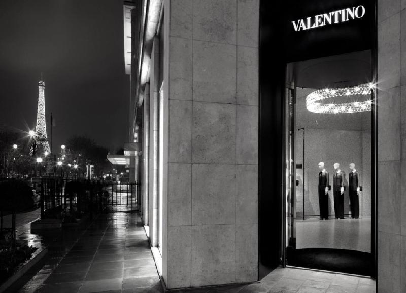 Thương hiệu thời trang Valentino: Một tập đoàn thuộc hoàng gia Qatar mua lại thương hiệu thời trang danh tiếng của Italy vào năm 2012 với giá 857,5 triệu USD. Ảnh: Valentino.