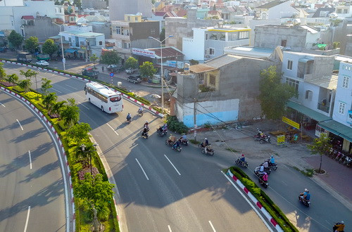 Theo chính quyền TP Vũng Tàu, căn nhà án ngữ trên phần đường dành cho người đi bộ, xe máy và thô sơ sẽ bị cưỡng chế. Ảnh:Như Quỳnh.