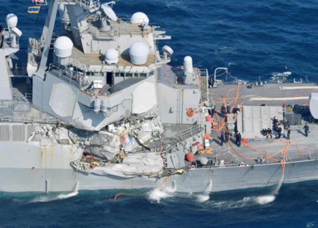 Lực lượng Bảo vệ bờ biển Nhật Bản cho biết USS Fitzgerald của Mỹ bị nước tràn vào nhưng chưa đến mức nguy hiểm chìm tàu.