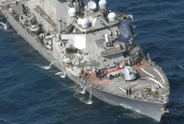 Đài NHK của Nhật Bản đưa tin tàu USS Fitzgerald đang di chuyển hướng về phía Tokyo. Tờ Guardian cho biết USS Fitzgerald 
