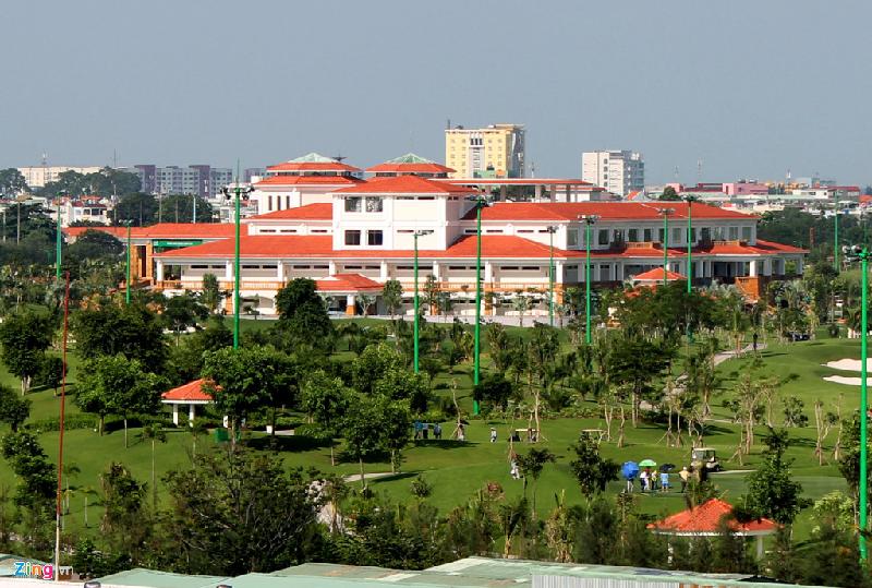 Choáng ngợp với biệt thự, trường học... trong sân golf Tân Sơn Nhất