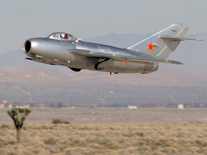 Triều Tiên định dùng MiG-15 đánh… tàu sân bay?