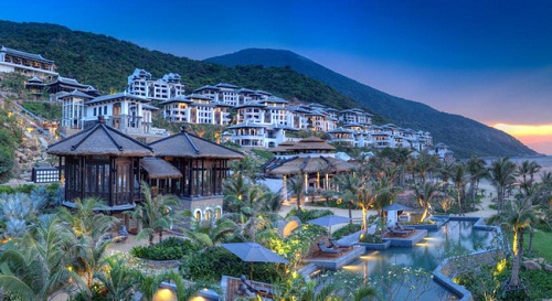 Nếu bạn muốn ở tại khu nghỉ dưỡng sang trọng hàng đầu thế giới, Intercontinental Danang Sun Peninsula Resort chắc chắn chính là 