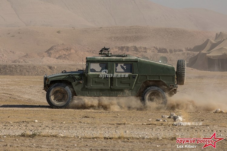 Trong cuộc tập trận chống khủng bố ở Tajikistan, Quân đội Nga cùng các nước tham gia đã tiến hành hàng loạt khoa mục diễn tập. Trong đó, đáng kể đến là những khoa mục tập trận tấn công khủng bố trên địa hình sa mạc. Nguồn ảnh: Arms-Expo 