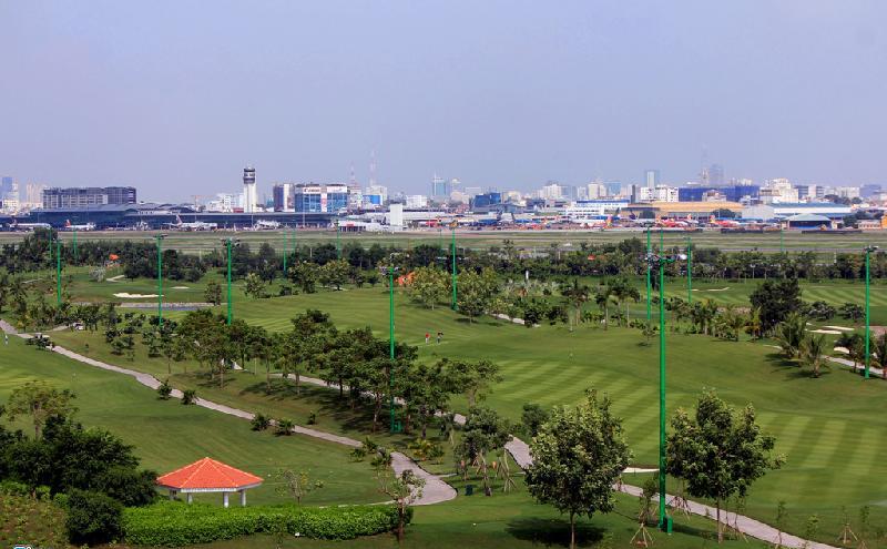 Sân golf cạnh sân bay Tân Sơn Nhất