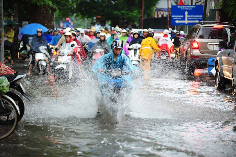 Thời tiết 19/6: Hà Nội mưa lớn, lũ quét các tỉnh miền núi