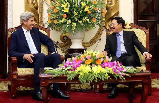 Phó Thủ tướng, Bộ trưởng Bộ Ngoại giao Phạm Bình Minh tiếp ông John Kerry, cựu Ngoại trưởng Hoa Kỳ
