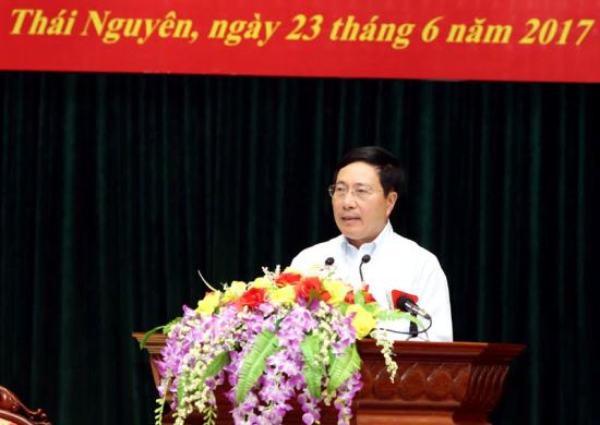 Phó Thủ tướng Chính phủ Phạm Bình Minh tại buổi tiếp xúc cử tri