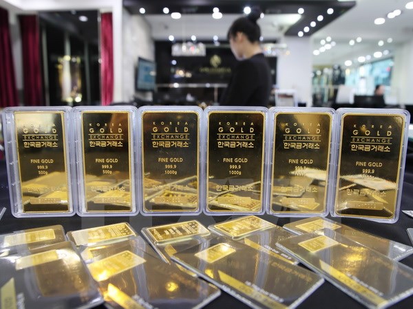 Các thỏi vàng trưng bày tại sàn giao dịch vàng ở Seoul, Hàn Quốc. (Ảnh: EPA/TTXVN)