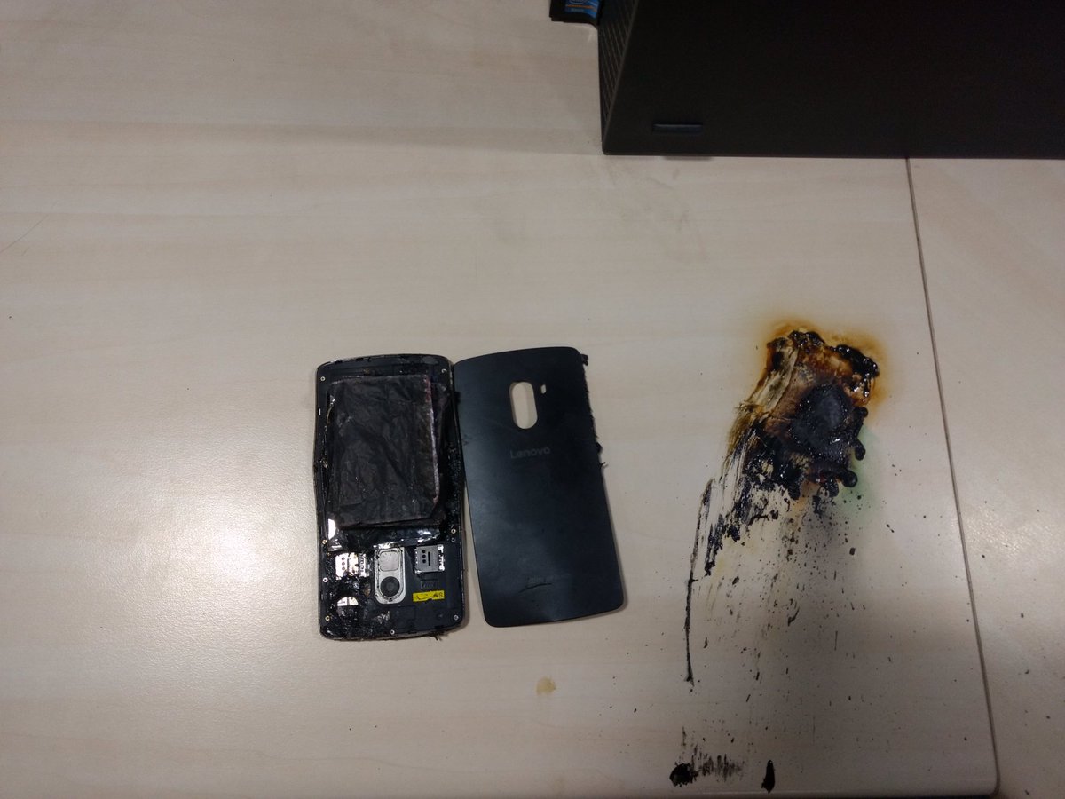 Smartphone lại phát nổ ngay trên bàn làm việc