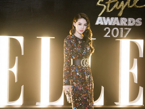 Hoa hậu Jolie Nguyễn đẹp cuốn hút với váy 5 nghìn USD trên thảm đỏ