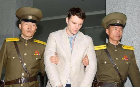 Otto Warmbier bị bắt trong chuyến du lịch hồi tháng 1/2016 và kết tội chống phá chính quyền sau cáo buộc lấy trộm tấm biểu ngữ tại ở khách sạn quốc tế Yanggakdo, Triều Tiên.