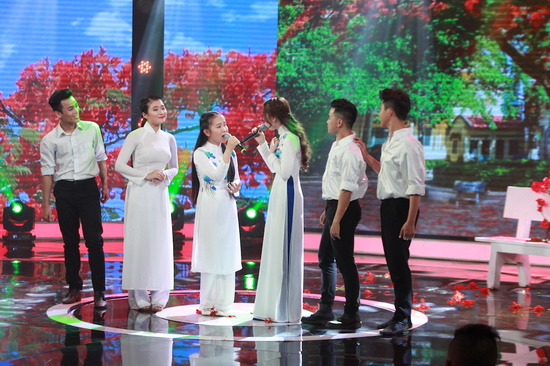 Nam giám khảo Quang Linh cũng dành những lời có cánh cho giọng hát “ngọt như mía lùi” của Kim Chi, nhưng cũng bày tỏ mong muốn được nhìn thấy cô bé bứt phá hơn nếu được vào vòng trong. 