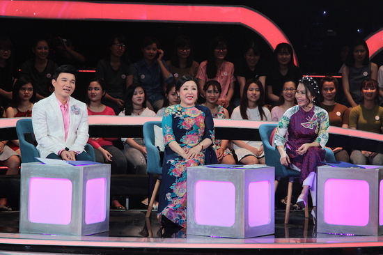 Bộ ba giám khảo: Quang Linh, Thu Hiền, Cẩm Ly