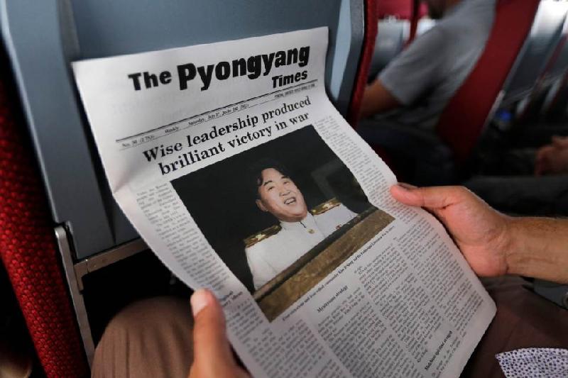 Các sách báo bằng tiếng nước ngoài, đặc biệt là tiếng Hàn Quốc, đều có thể kiến bạn gặp rắc rối với chính quyền. Ở Triều Tiên, chỉ có một số tờ báo nhất định được phép phát cho du khách. Ảnh: DPRK Observatory.