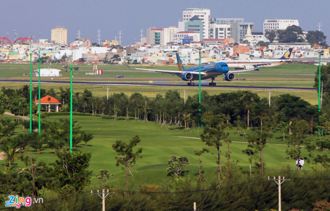 Sân golf Tân Sơn Nhất, nằm sát sân bay. Ảnh: Lê Quân  