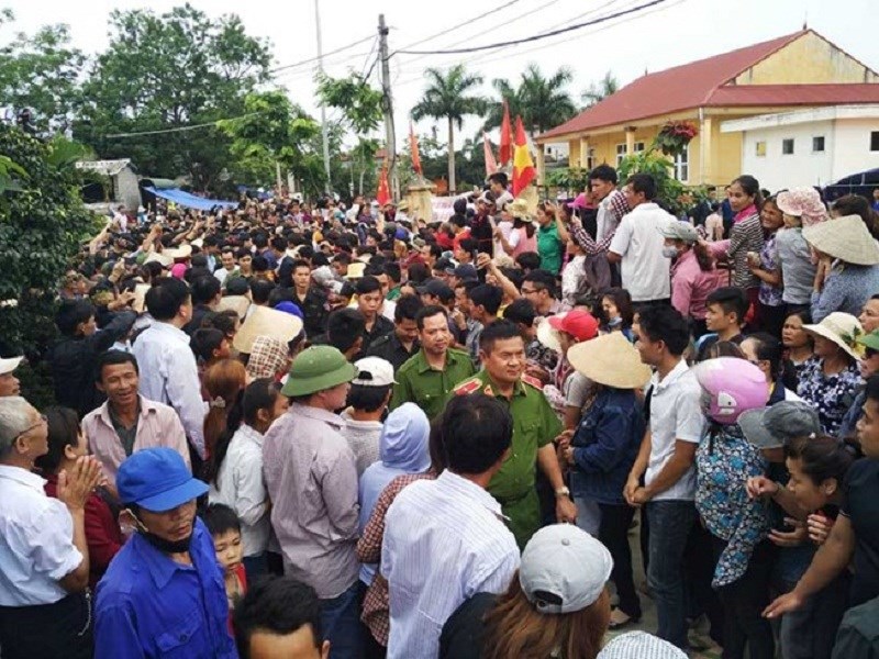 Ngày 22/4, Chủ tịch UBND TP.Hà Nội Nguyễn Đức Chung, sau hai giờ đối thoại và cam kết, người dân đã thả các chiến sĩ.