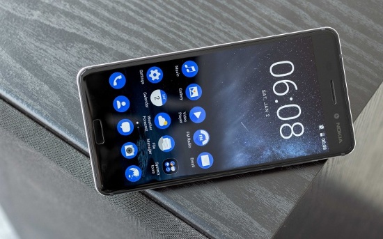 Màn hình và âm thanh đều tốt: Tương tự nhiều đối thủ trong cùng phân khúc giá, Nokia 6 sở hữu màn hình lớn với độ phân giải cao. Cụ thể máy sở hữu màn hình kích thước 5,5 inch với độ phân giải Full HD, mật độ điểm ảnh đạt 401 ppi và sử dụng tấm nền IPS LCD. 