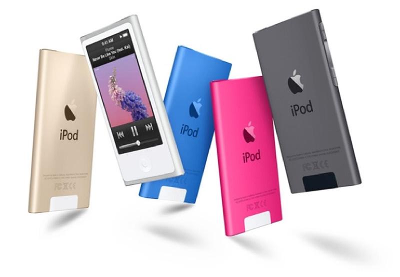 iPod: từng là một trong những sản phẩm chủ chốt của Apple, nhưng giờ đây chẳng mấy ai còn nhắc tới chiếc máy nghe nhạc iPod nữa. Apple vẫn bán iPod dưới những phiên bản iPod touch, iPod shuffle và iPod nano, nhưng tất cả vẫn chỉ là những phiên bản cũ. iPod touch đã được làm mới lần cuối vào tháng 7/2015, trong khi iPod nano và iPod shuffle cuối cùng đã được làm mới (trừ màu sắc mới được thêm vào dòng sản phẩm) vào tháng 9/ 2012 và tháng 9/ 2010. 