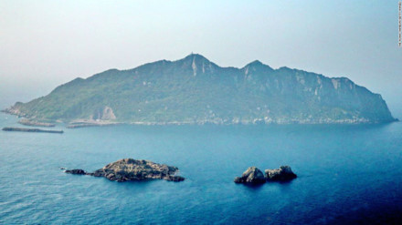 Hòn đảo thiêng Okinoshima.