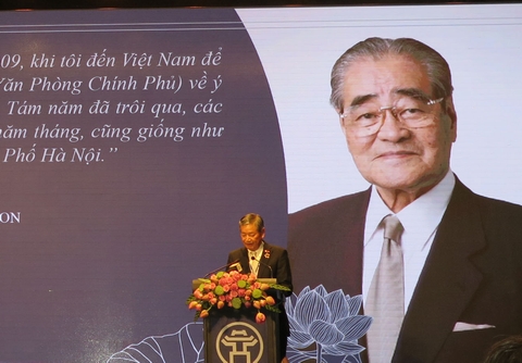  Ông Nagahisa Oyama – Đại diện Tập đoàn AEON tại Việt Nam thay mặt lãnh đạo tập đoàn phát biểu tại buổi lễ nhận danh hiệu
