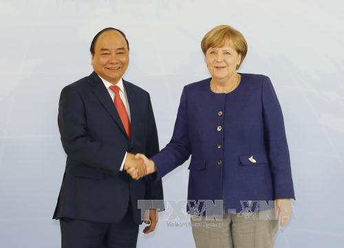 Thủ tướng Nguyễn Xuân Phúc và Thủ tướng Angela Merkel (Ảnh: TTXVN)