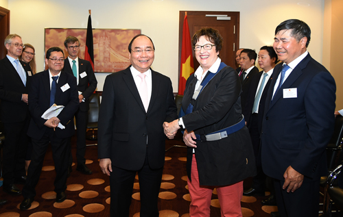 Thủ tướng Nguyễn Xuân Phúc và Bộ trưởng Brigitte Zypries. Ảnh: VGP/Quang Hiếu 