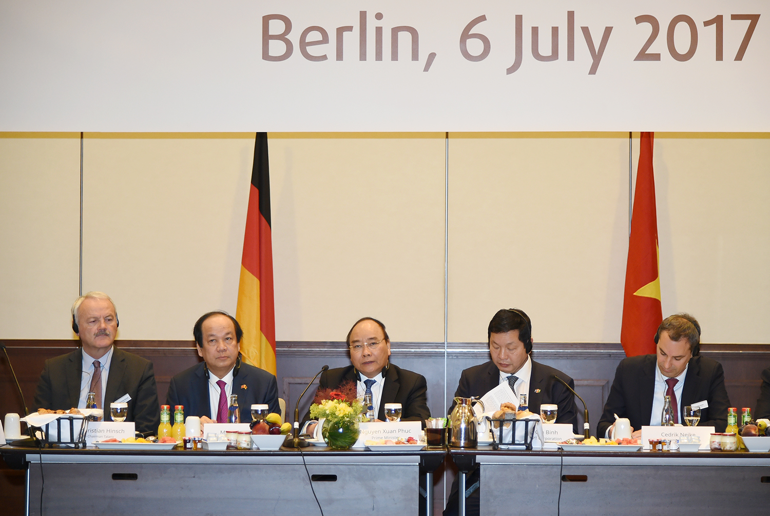 Thủ tướng Nguyễn Xuân Phúc gặp gỡ, đối thoại với một số doanh nghiệp hàng đầu của Đức. Ảnh: VGP/Quang Hiếu