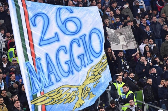 Rudiger liên tục bị CĐV Lazio nhạo báng, chế giễu