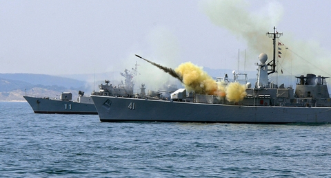 Tàu chiến Mỹ tập trận rầm rộ sát vách Nga