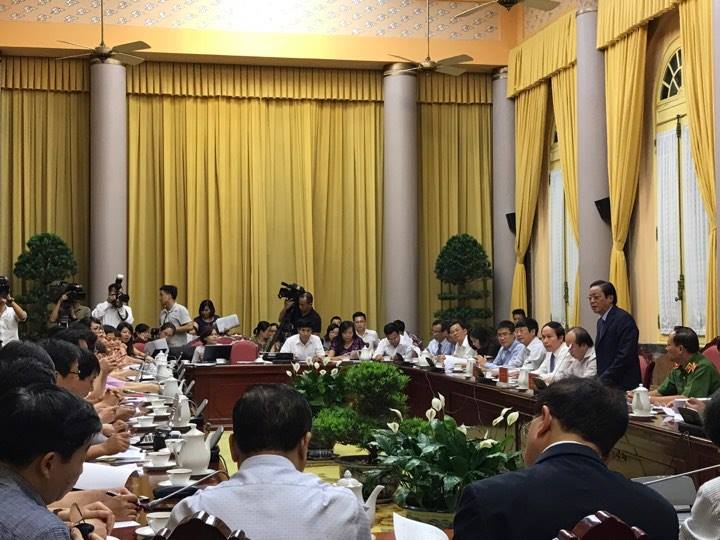 Phó Chủ nhiệm thường trực Văn phòng Chủ tịch nước Giang Sơn thừa ủy quyền công bố Lệnh của Chủ tịch nước.