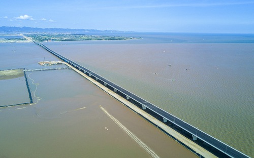 Loạt sai sót ở cầu vượt biển dài nhất Việt Nam: &quot;Không nghiêm trọng&quot;?