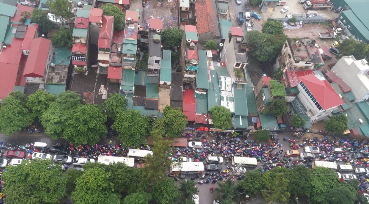 Hà Nội: Người dân vật lộn với cảnh tắc đường