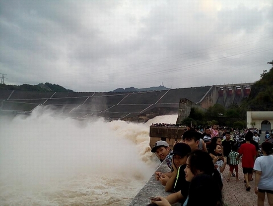 Hồ Hòa Bình, hồ Tuyên Quang mở thêm cửa xả, lũ sông Hồng tiếp tục lên