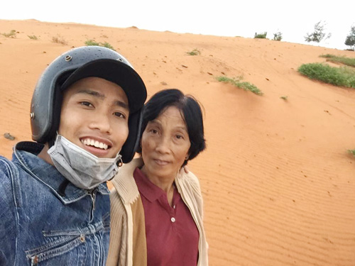 Chàng trai đưa mẹ đi phượt xuyên Việt gây xôn xao dân mạng