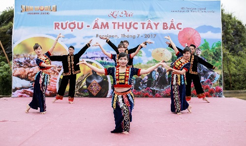 Nếu Lễ hội tại Sun World Ba Na Hills mang tới cơ hội khám phá văn hóa phương Tây đặc sắc, thì những Lễ hội độc đáo tại Sun World Fansipan Legend lại làm sống dậy những nét đẹp truyền thống của văn hóa bản địa….