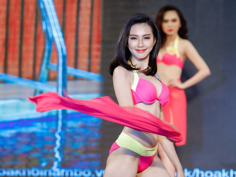 Người đẹp Hoa khôi Nam Bộ trình diễn trang phục bikini