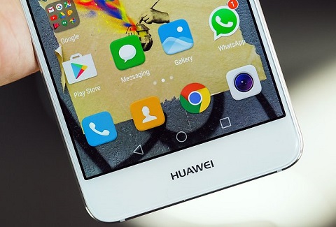 Vô địch dòng trung cấp: Huawei Nova. Hai mô hình Nova và Nova Plus của Huawei được trang bị pin tuyệt vời với gần hai ngày hoạt động khi sử dụng đa tác vụ. Nova có màn hình 5-inch độ phân giải Full-HD được “nuôi” bằng pin 3020 mAh.