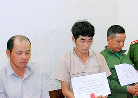 Tóm gọn đối tượng Lào mang súng đi 'buôn' heroin