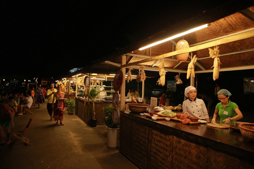 Chợ đêm ẩm thực Lào