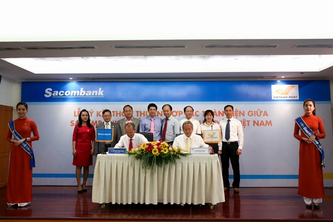 Chủ tịch Hội đồng thành viên  Vietnam Post Đỗ Ngọc Bình và Chủ tịch Hội đồng Quản trị Sacombank Dương Công Minh ký thỏa thuận hợp tác.