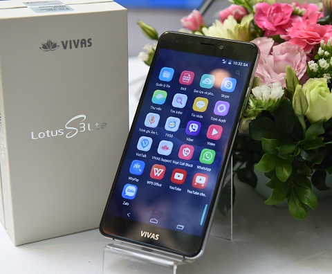Vivas Lotus S3 LTE có màn hình 5.5-inch, độ phân giải HD (1280x720 pixel), chạy trên hệ điều hành Android 6.0 Marshmallow, tuỳ biến bởi VNPT Technology, CPU lõi tám, tốc độ 1.3 Ghz, RAM 3GB cùng bộ nhớ trong 32GB, hỗ trợ thẻ nhớ ngoài Micro SD.Máy được trang bị hai sim nano, hoạt động đồng thời (khe cắm sim 2 sử dụng chung với thẻ nhớ MicroSD), dung lượng pin lên tới 3000 mAh, trang bị các kết nối 3G, 4G LTE, wifi IEEE 802.11b/g/n tốc độ tối đa 150 Mbps.