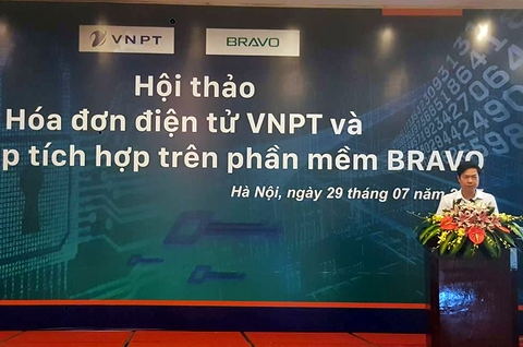 Ông Đỗ Mạnh Dũng Trưởng phòng Quản lý Sản phẩm – Ban Khách hang Tổ chức – Doanh nghiệp,  Tổng Công ty Dịch vụ Viễn thông ( thành viên VNPT) giới thiệu về giải pháp Hóa đơn điện tử của VNPT.