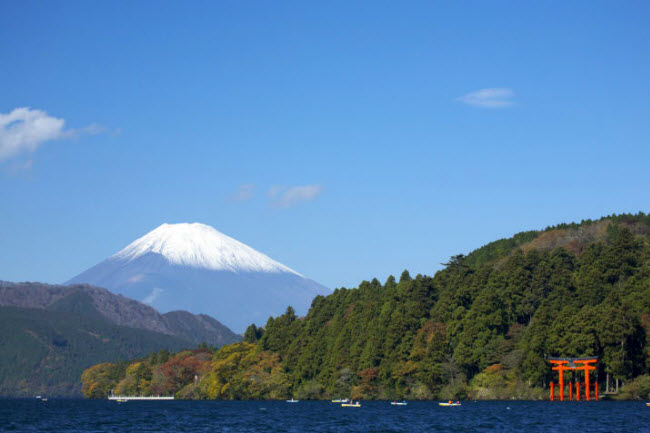 Thành phố Hakone, Nhật Bản: Tới thành phố này, du khách có thể chiêm ngưỡng ngọn núi Phú Sĩ hay thư giãn trong các dong suối nước nóng tự nhiên.