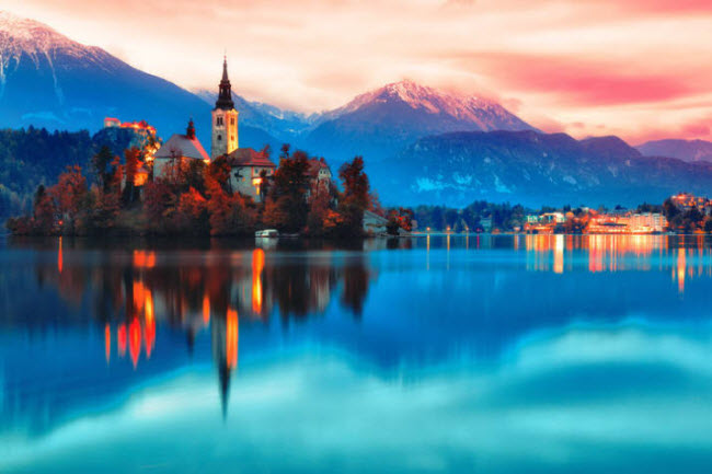 Hồ Bled, Slovenia: Các lâu đài cổ quanh hồ khiến nơi đây trở thành một trong những điểm nghỉ dưỡng hấp dẫn nhất châu Âu.