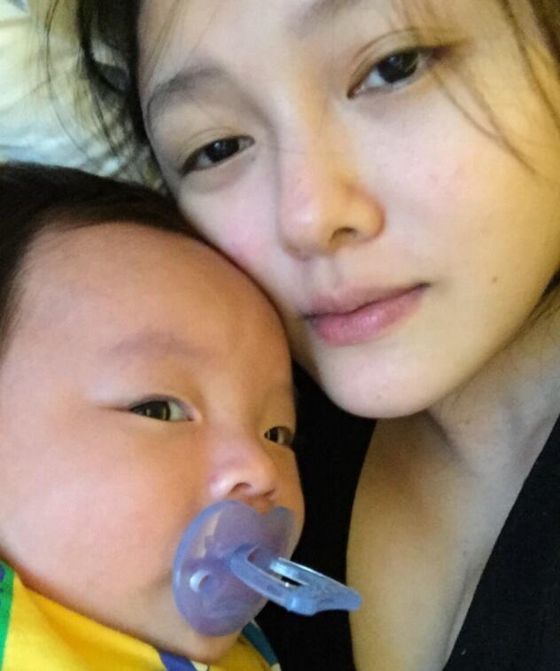 Từ Hy Viên khoe ảnh con trai lúc cậu bé mới được vài tháng tuổi vào năm 2016.